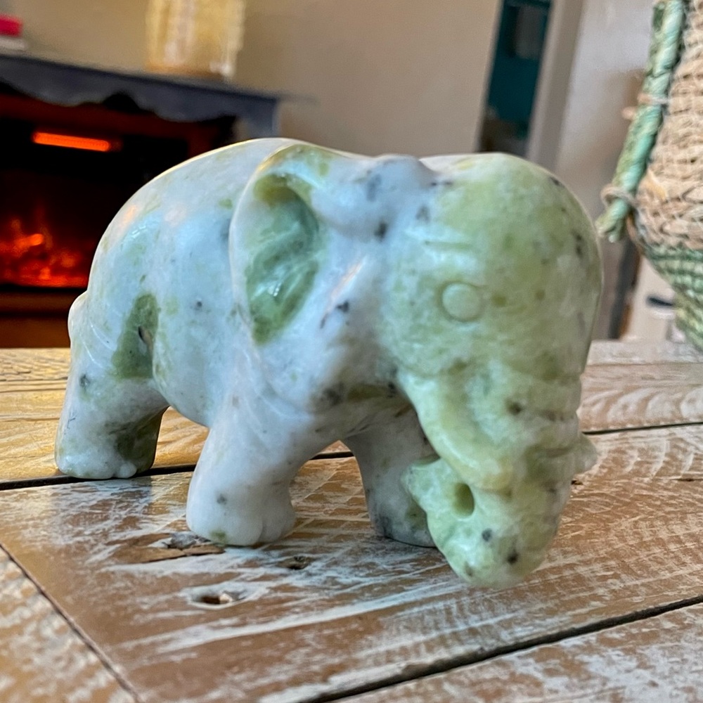 🐘Majestic Hand Carved Jade Elephant🐘 ~Over 1 lb! - Picture 8 of 15